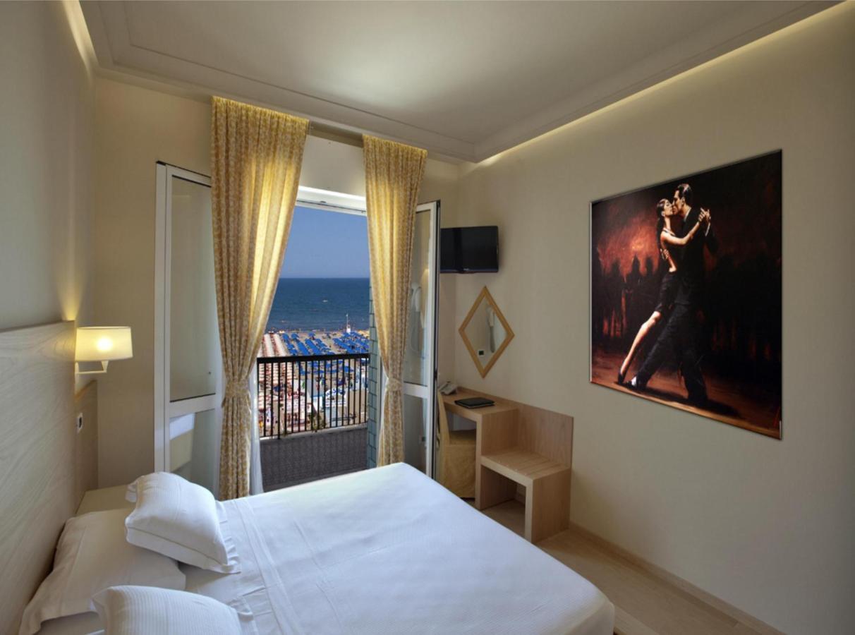 Hotel Ghirlandina Rimini Ruang foto